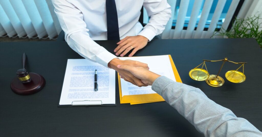 Negocios y Derecho Comercial: Estrategias para un Crecimiento ...